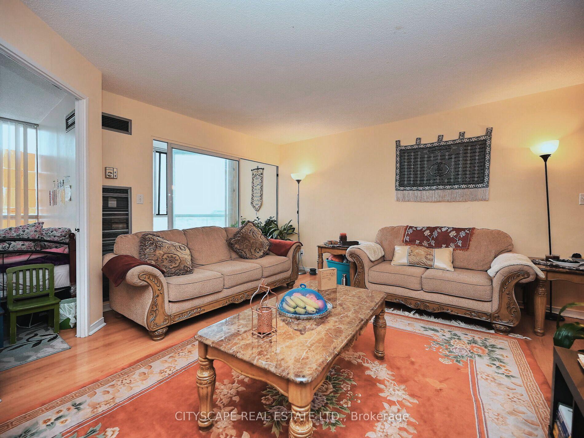3 Bedrooms Condo at 145 Hillcrest,  Mississauga For sale