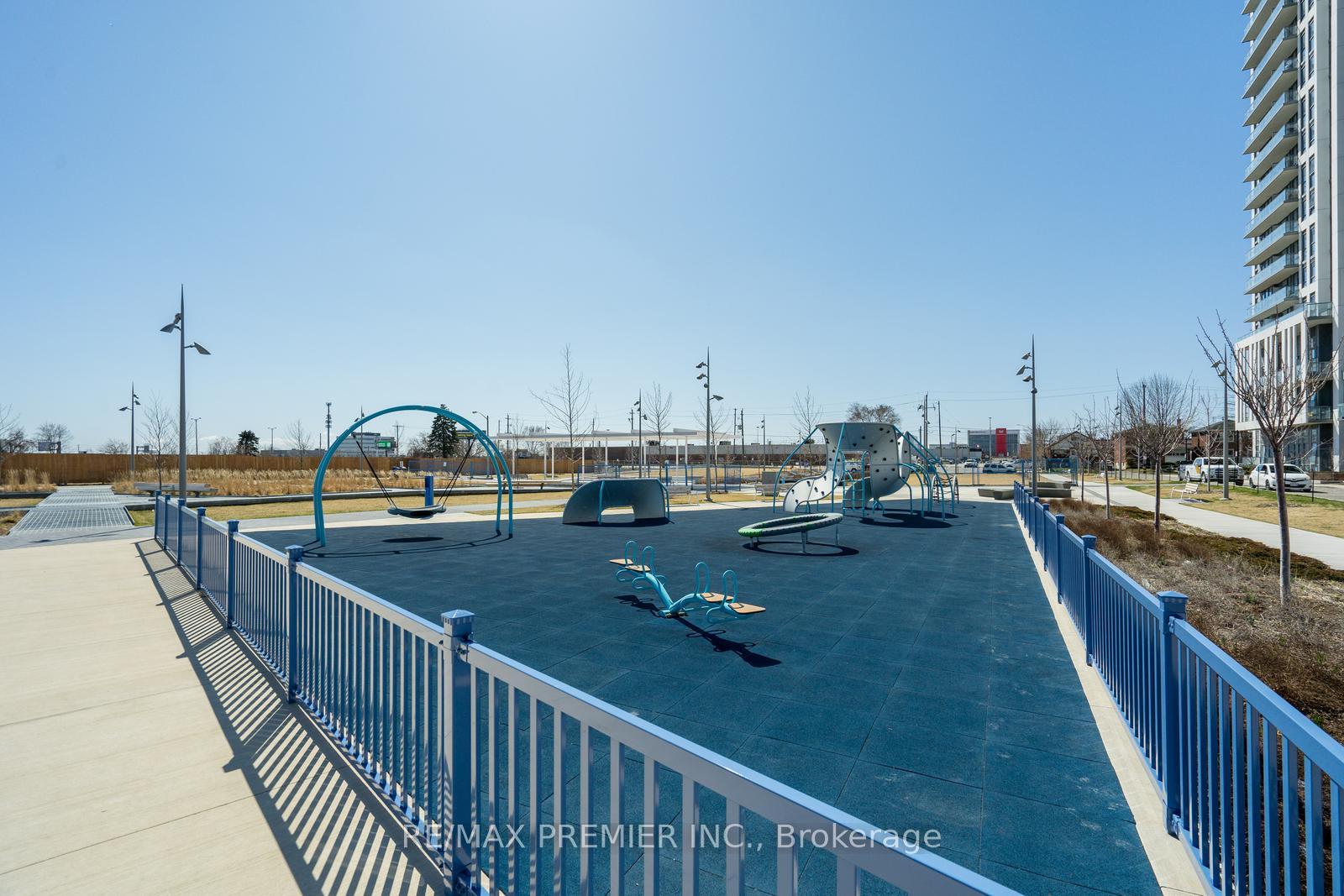 2 Bedrooms Condo at 15 Zorra,  Toronto For sale