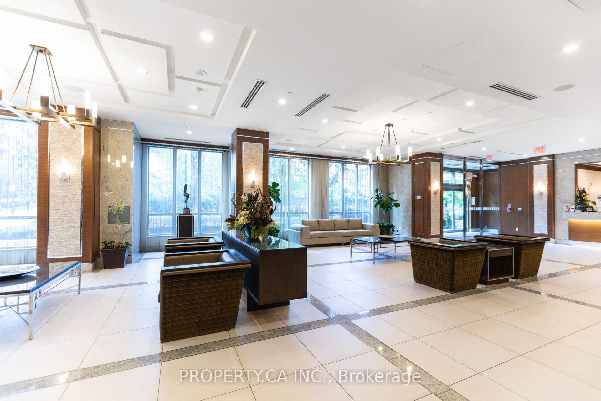 2 Bedrooms Condo at 15 Viking, Toronto For sale