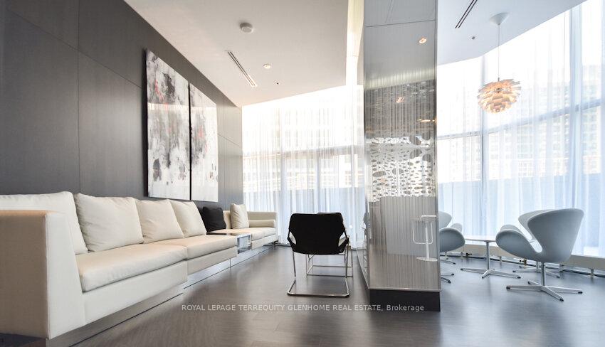 2 Bedrooms Condo at 14 York,  Toronto For sale
