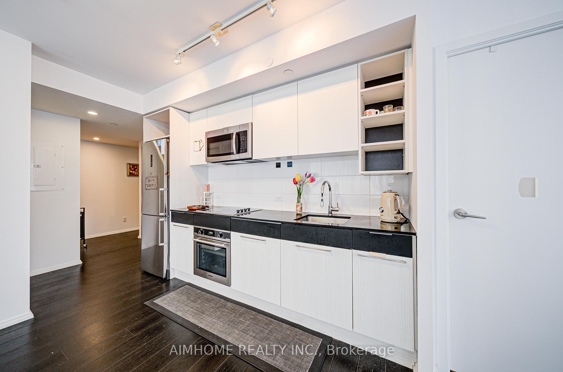 2 Bedrooms Condo at 68 Shuter, Toronto For sale