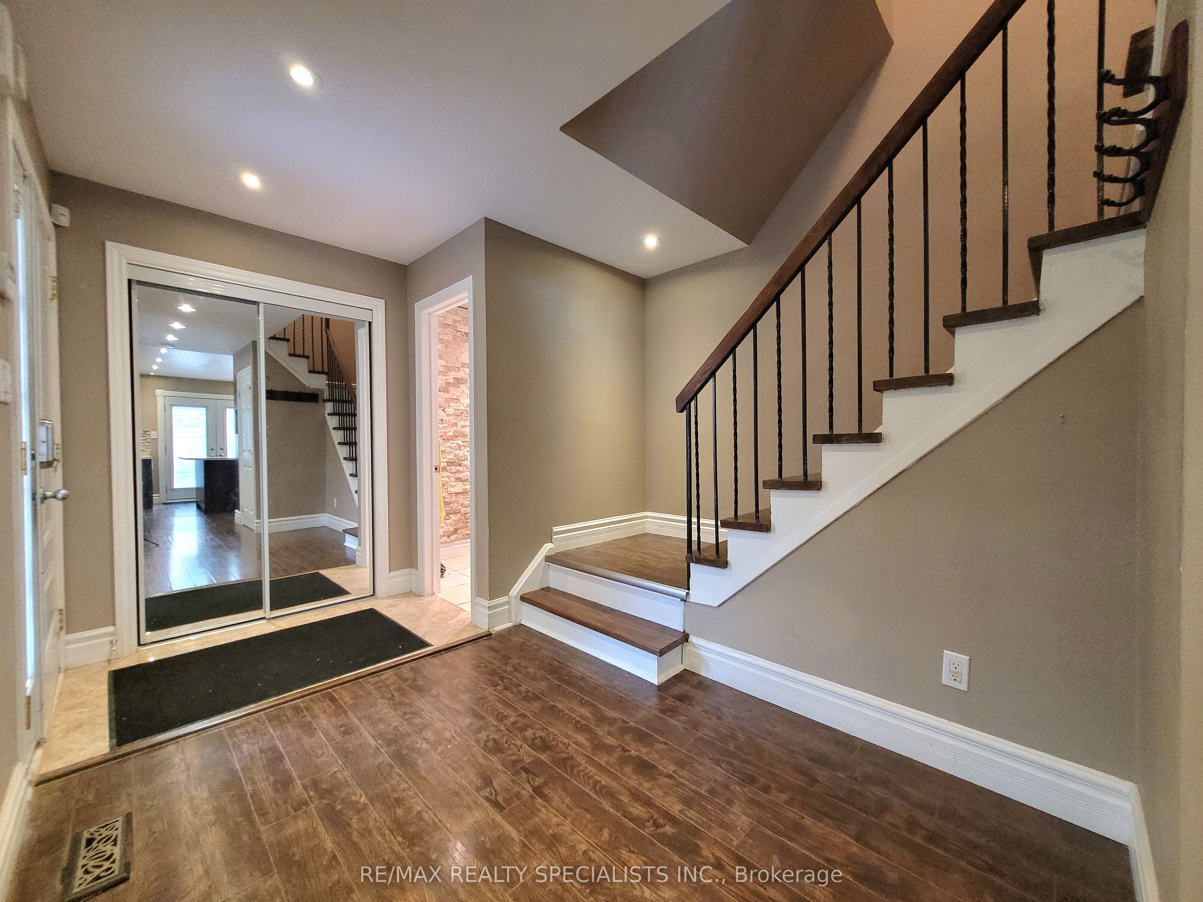 64 Willerton Close, #UPPER