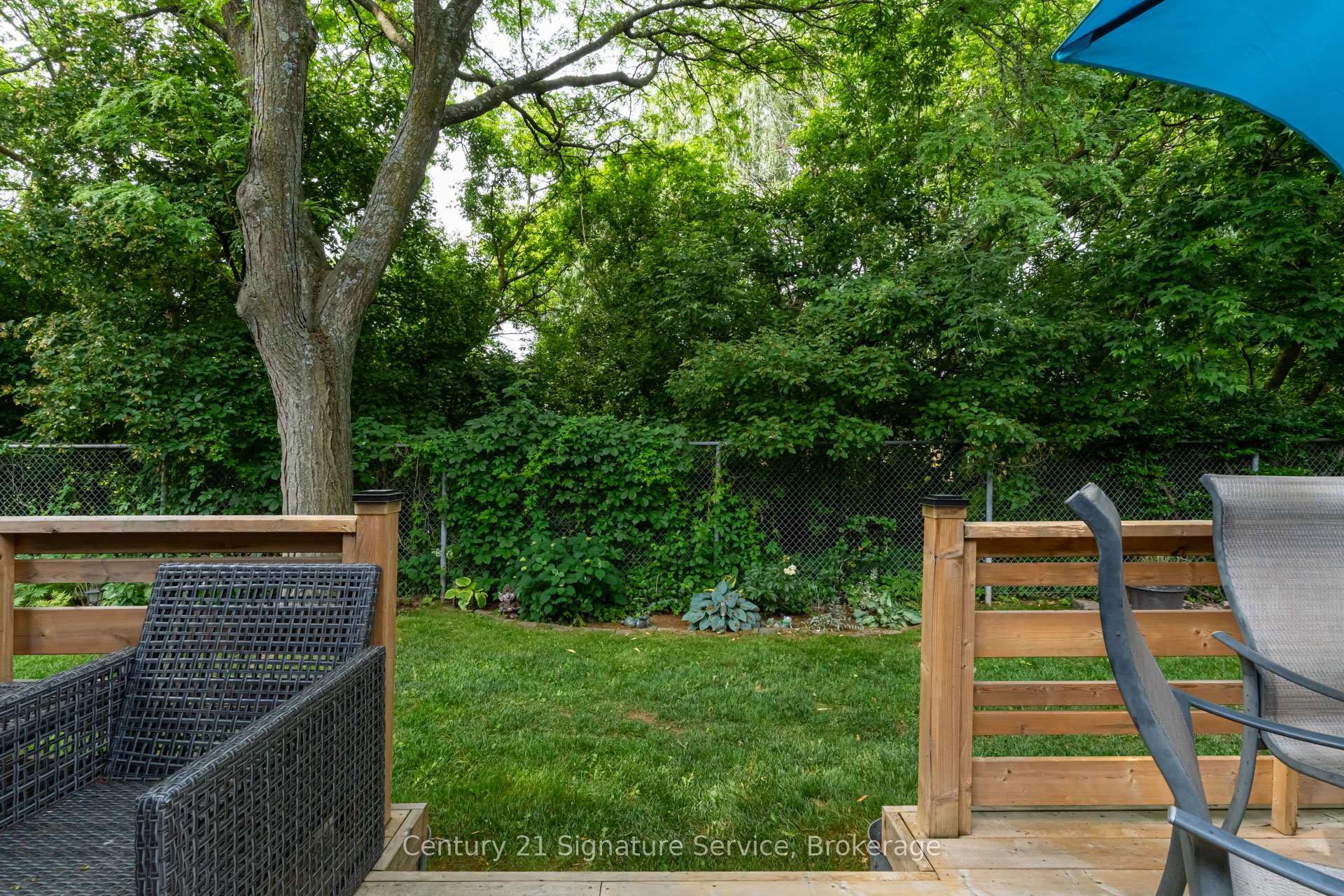 3 Bedrooms Condo at 2230 Walkers, Burlington For sale