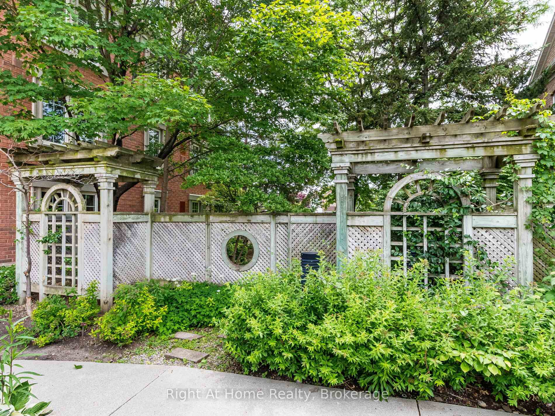 1 Bedroom Condo at 2300 Parkhaven, Oakville For sale