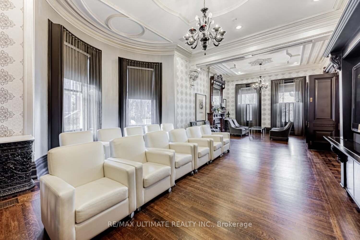 2 Bedrooms Condo at 28 Linden, Toronto For sale