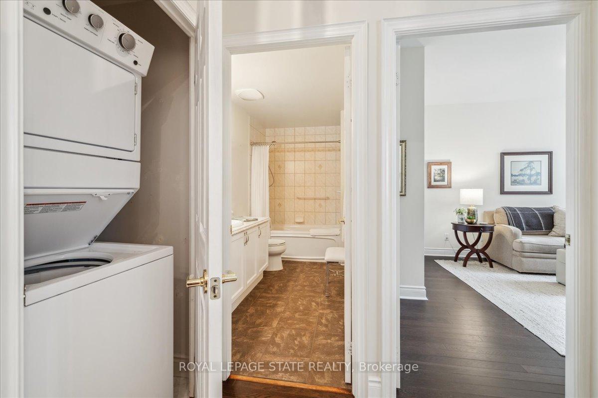 2 Bedrooms Condo at 442 Maple, Burlington For sale
