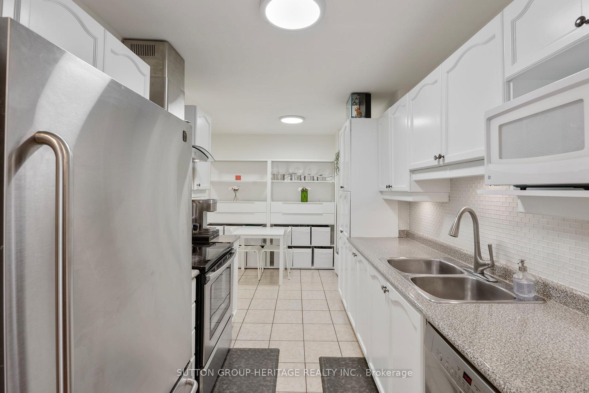 4 Bedrooms Condo at 40 Dundalk, Toronto For sale