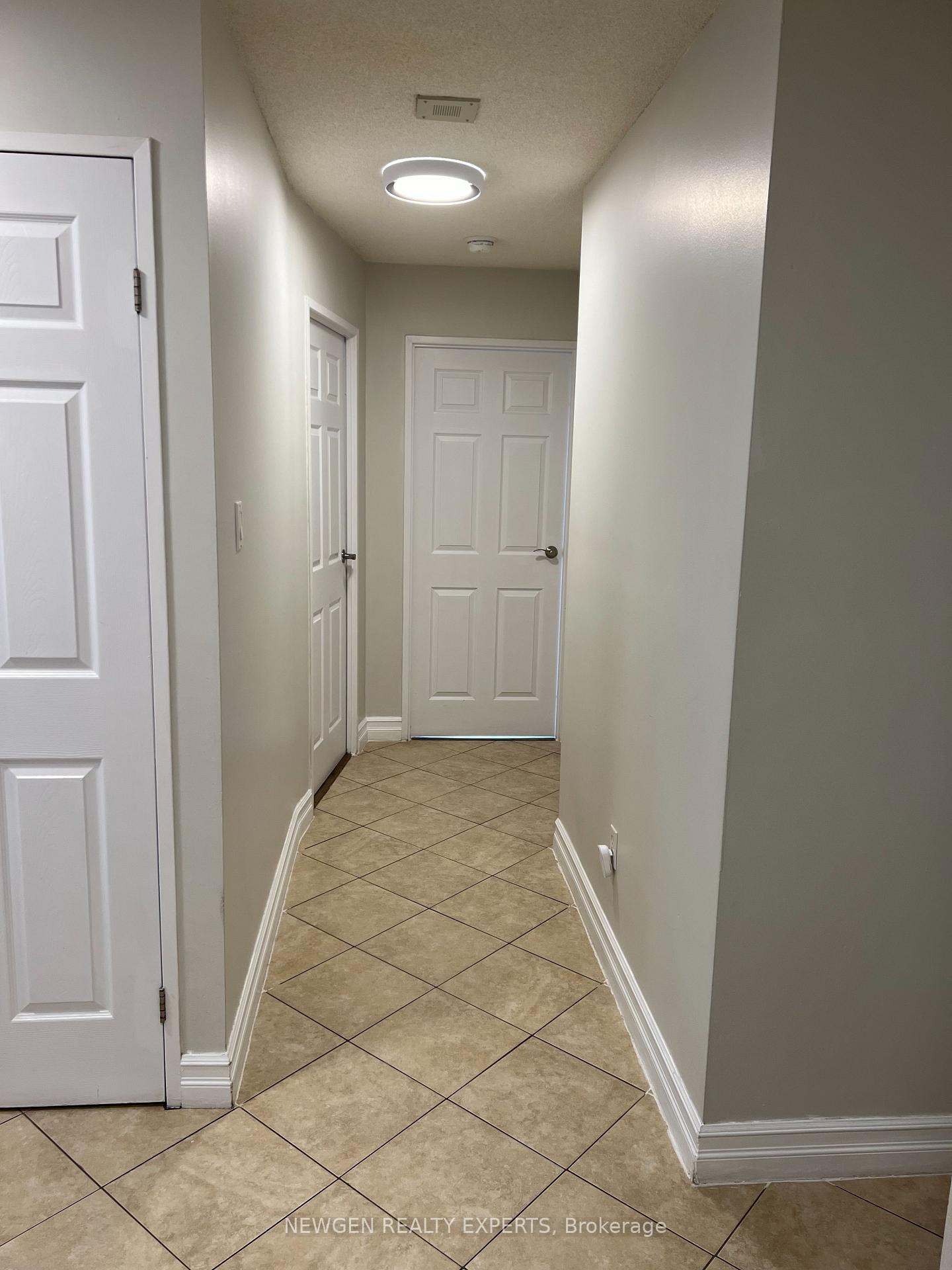 3 Bedrooms Condo at 550 Webb, Mississauga For sale