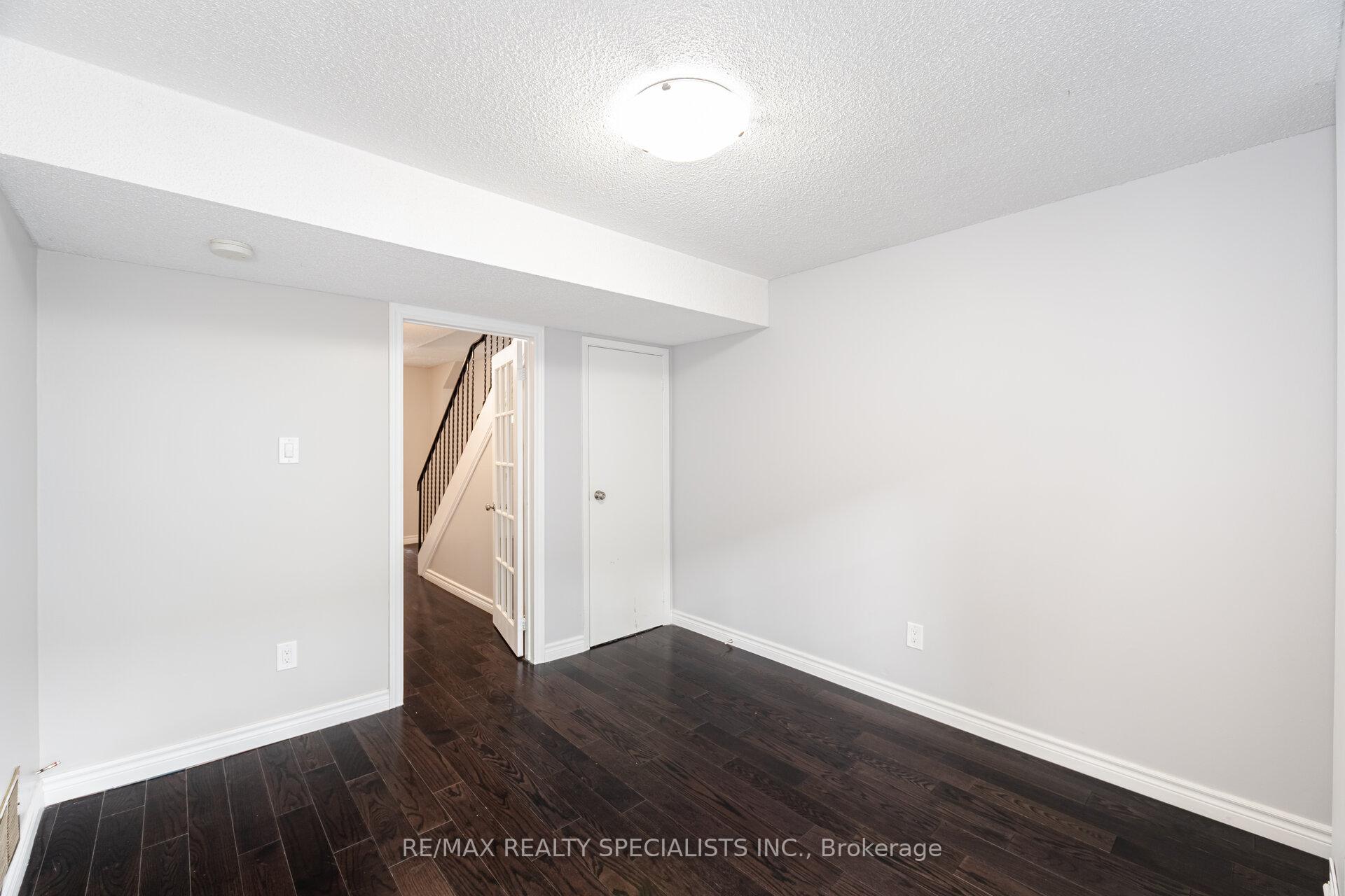 3 Bedrooms Condo at 2440 Bromsgrove, Mississauga For sale