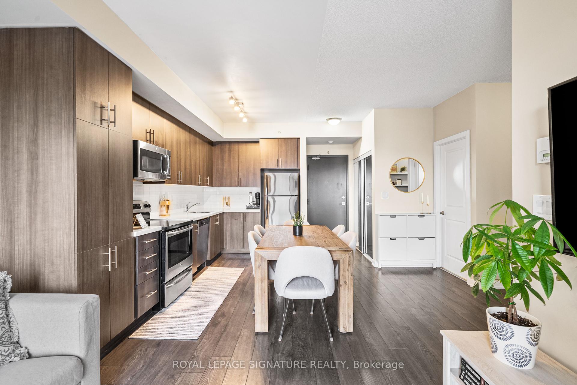 2 Bedrooms Condo at 1284 Guelph, Burlington For sale