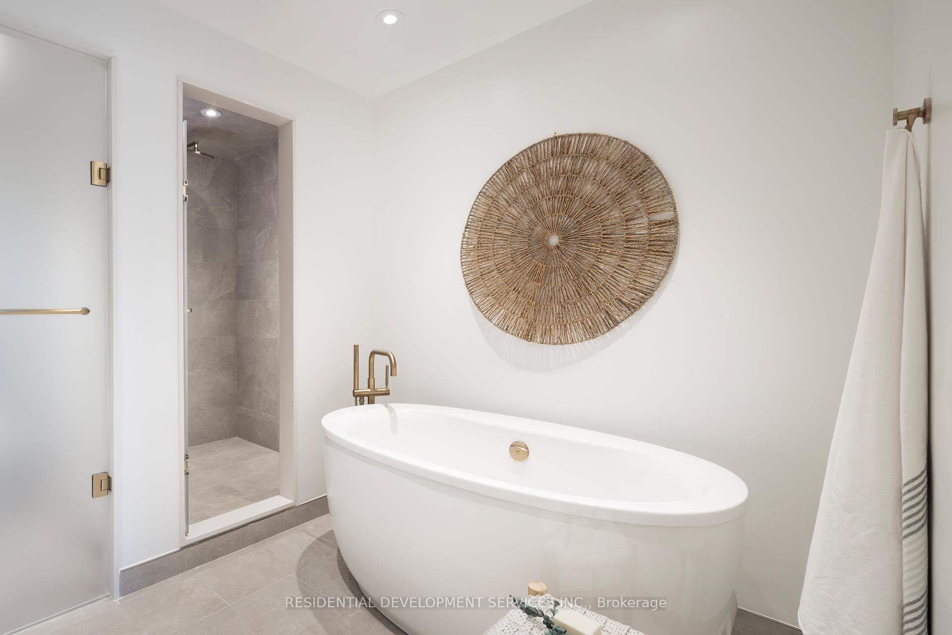 2 Bedrooms Condo at 1 Strathgowan,  Toronto For sale