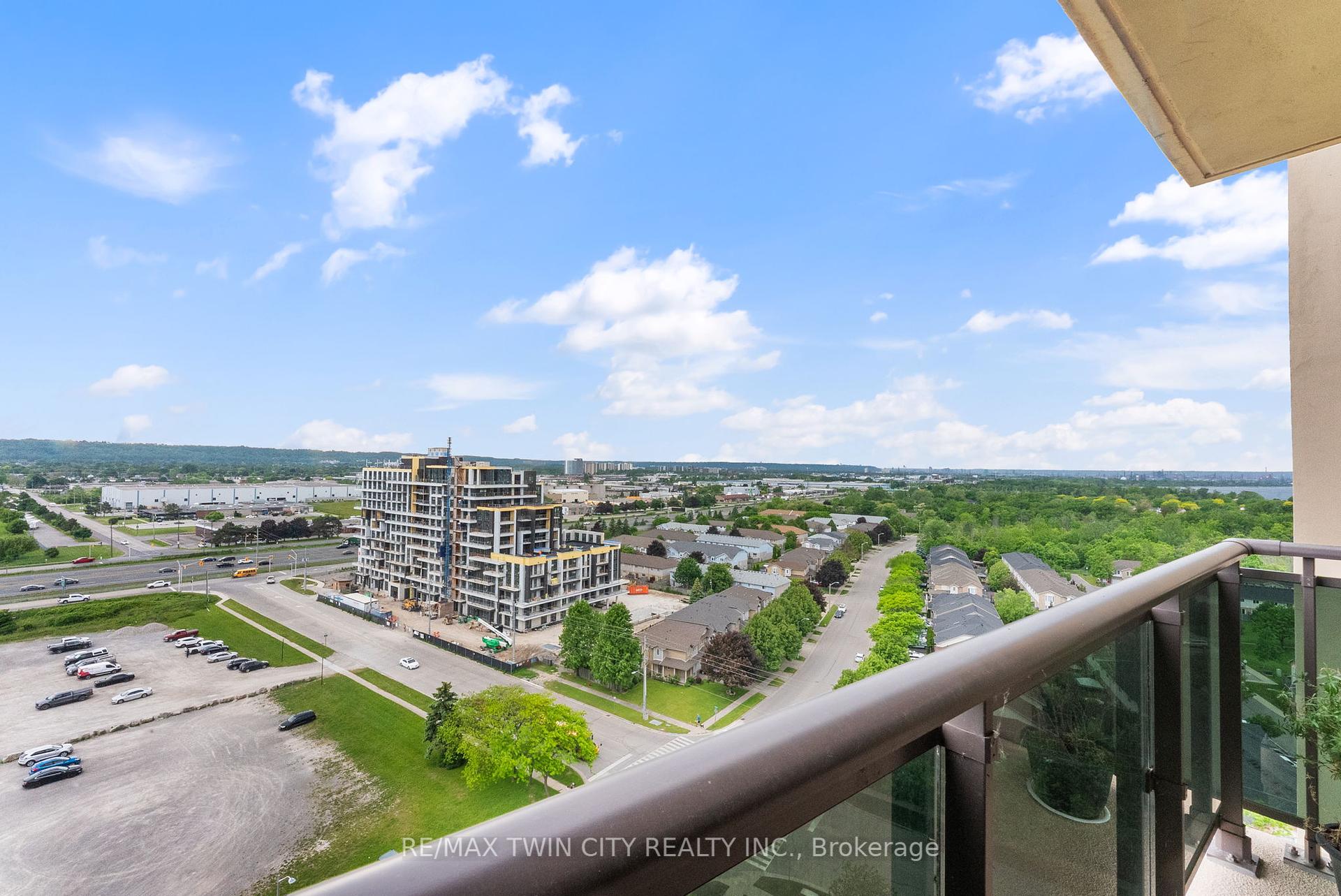 2 Bedrooms Condo at 301 Frances, Hamilton For sale