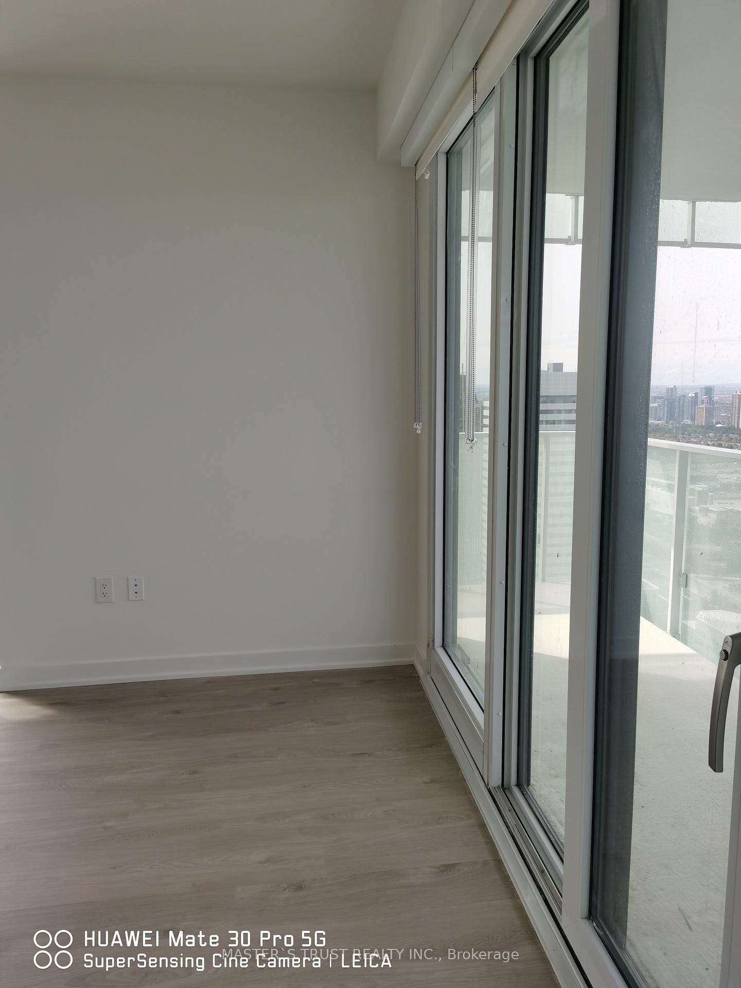 3 Bedrooms Condo at 3900 Confederation, Mississauga For sale