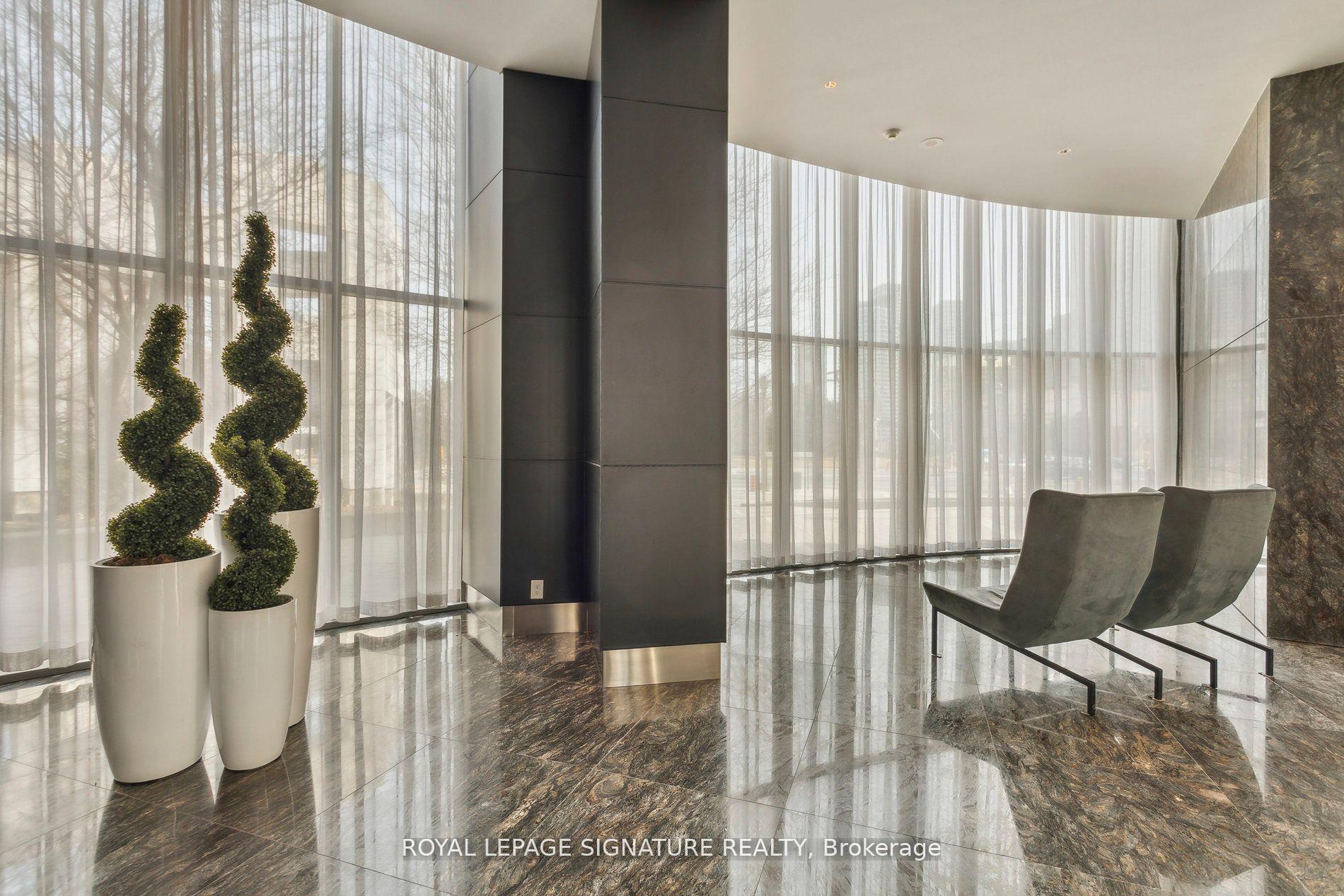 3 Bedrooms Condo at 60 Absolute, Mississauga For sale