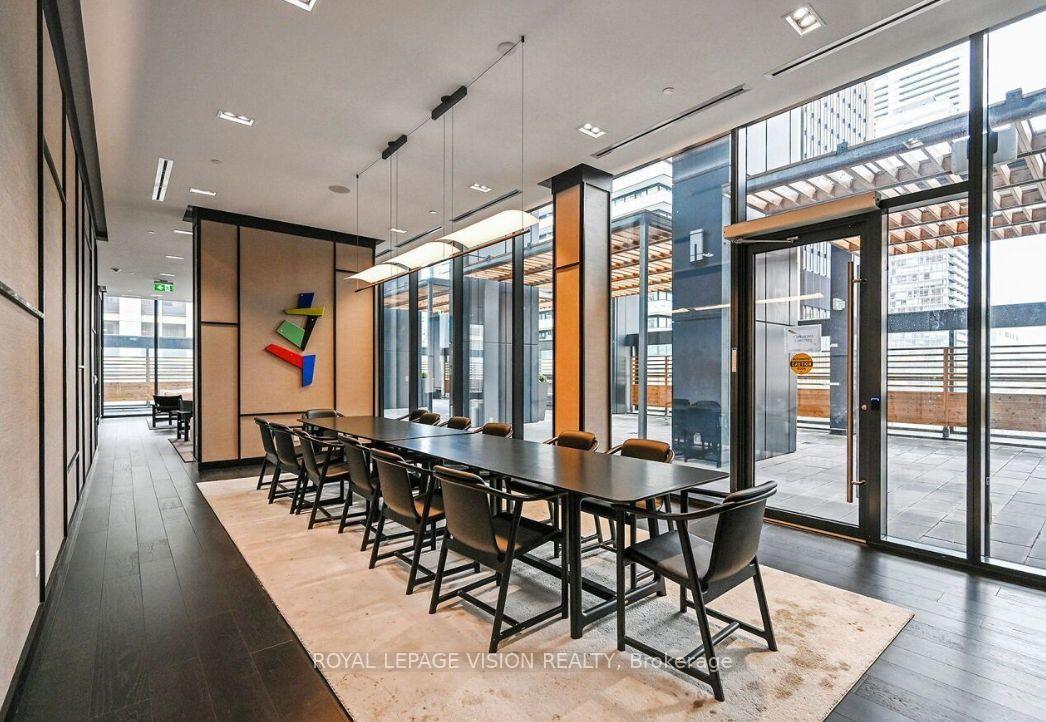 2 Bedrooms Condo at 501 Yonge, Toronto For sale