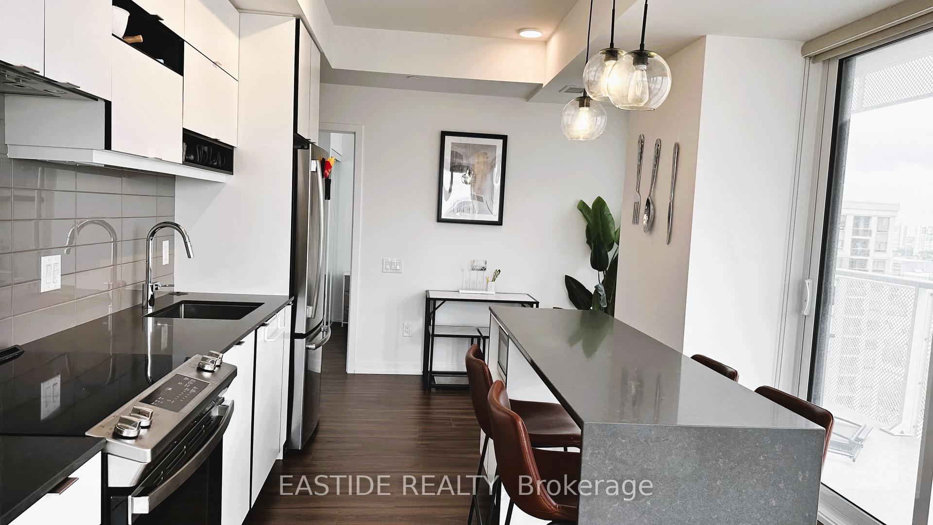 3 Bedrooms Condo at 4065 Confederation, Mississauga For sale