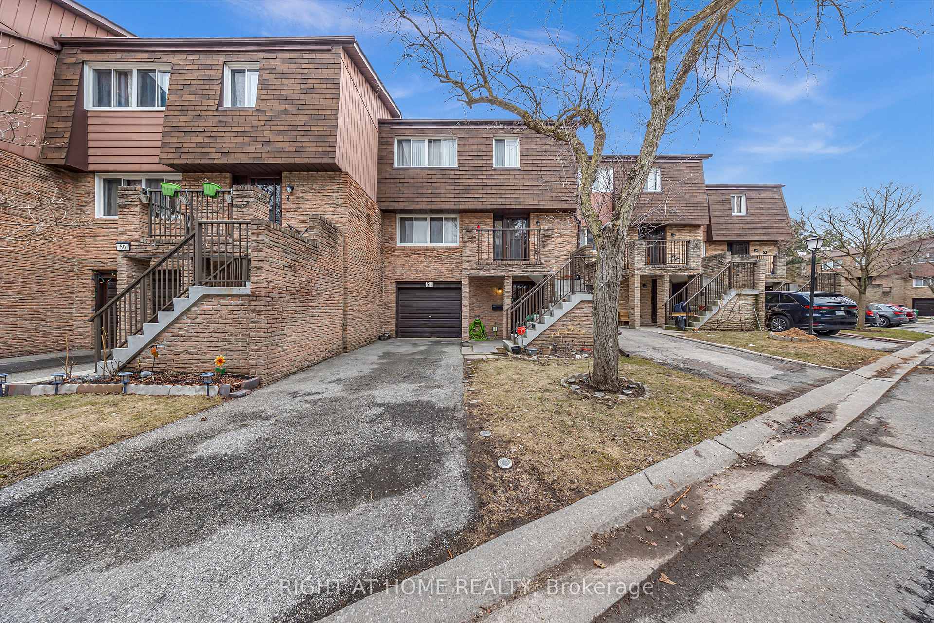 4 Bedrooms Condo at 7030 Copenhagen, Mississauga For sale