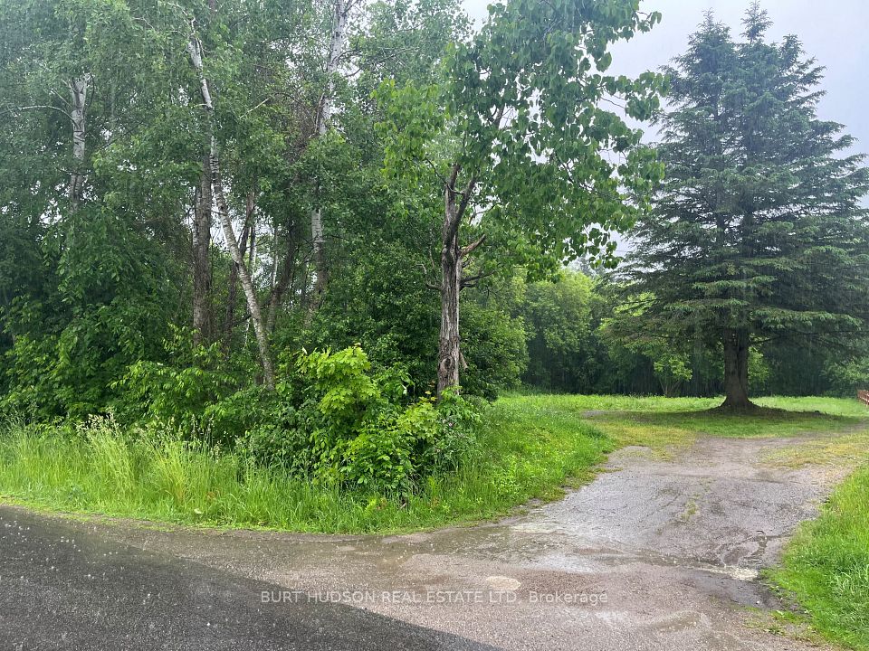 523 Lower Oak Leaf Road, Leeds & the Thousand Islands, ON K0E 1B0