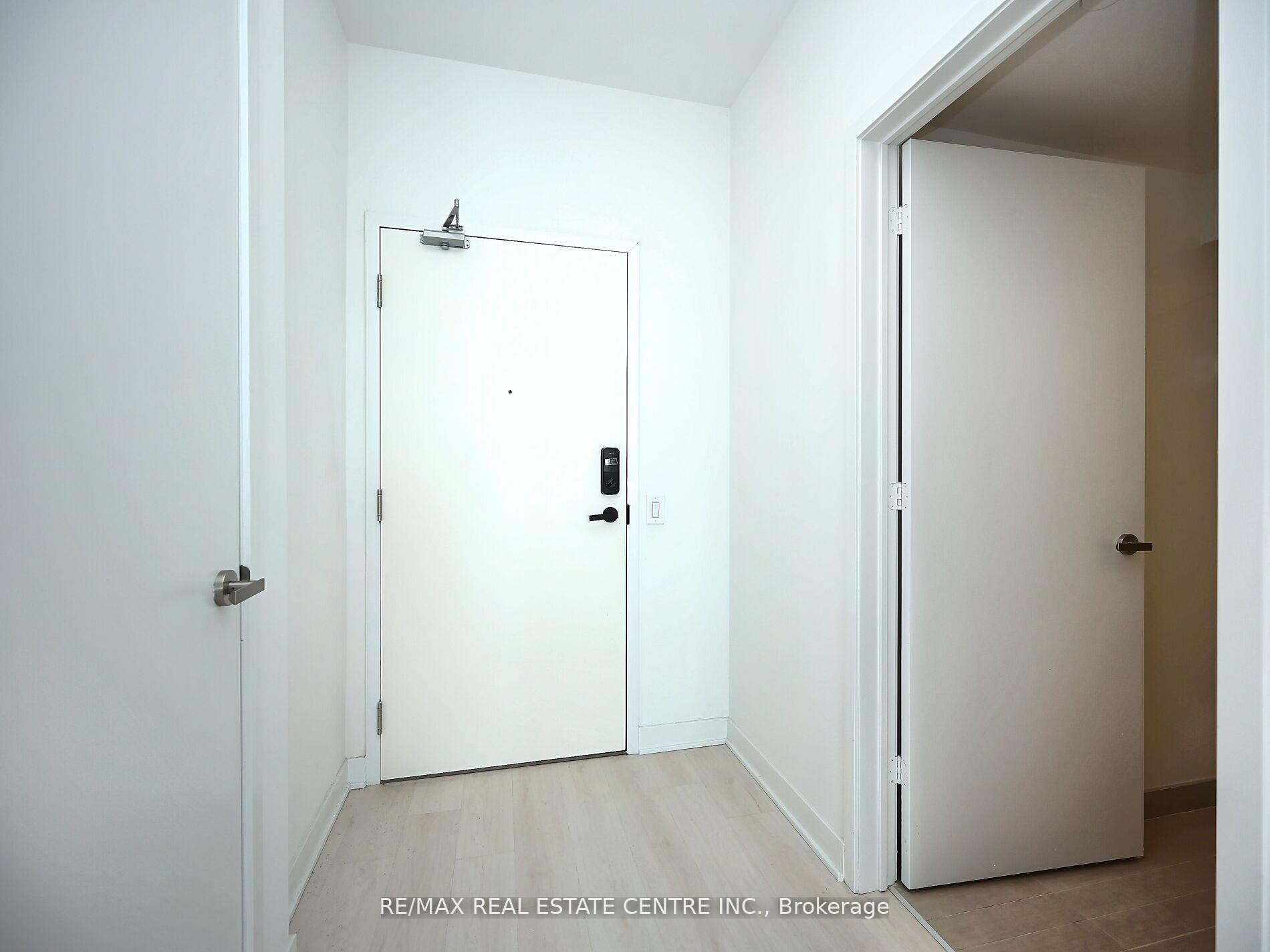 3 Bedrooms Condo at 3900 Confederation, Mississauga For sale