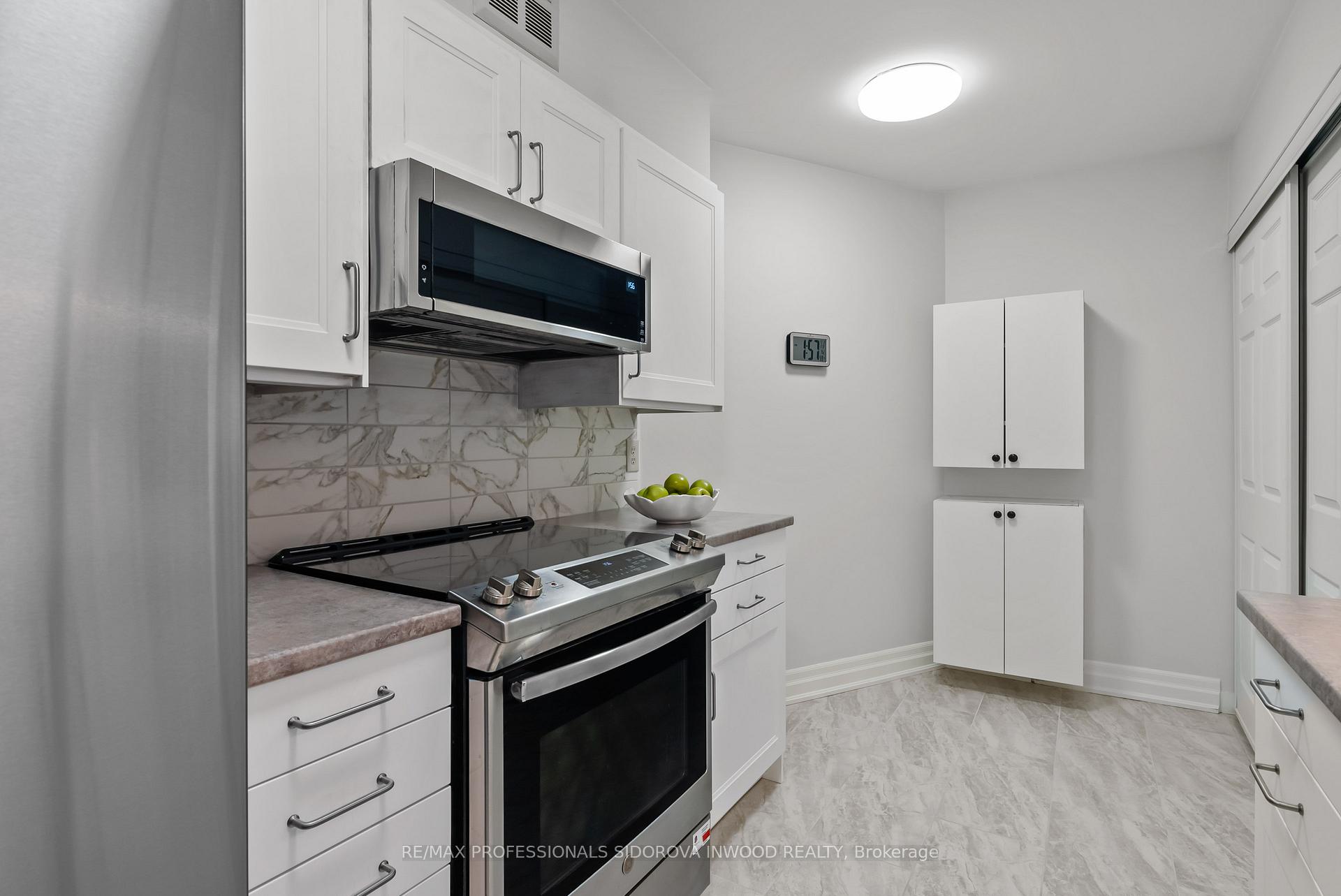 3 Bedrooms Condo at 20 Southport, Toronto For sale