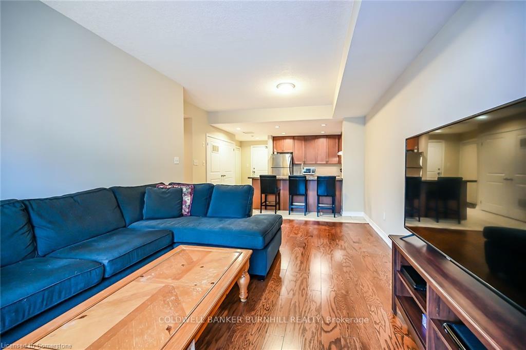 2 Bedrooms Condo at 396 Plains,  Burlington For sale
