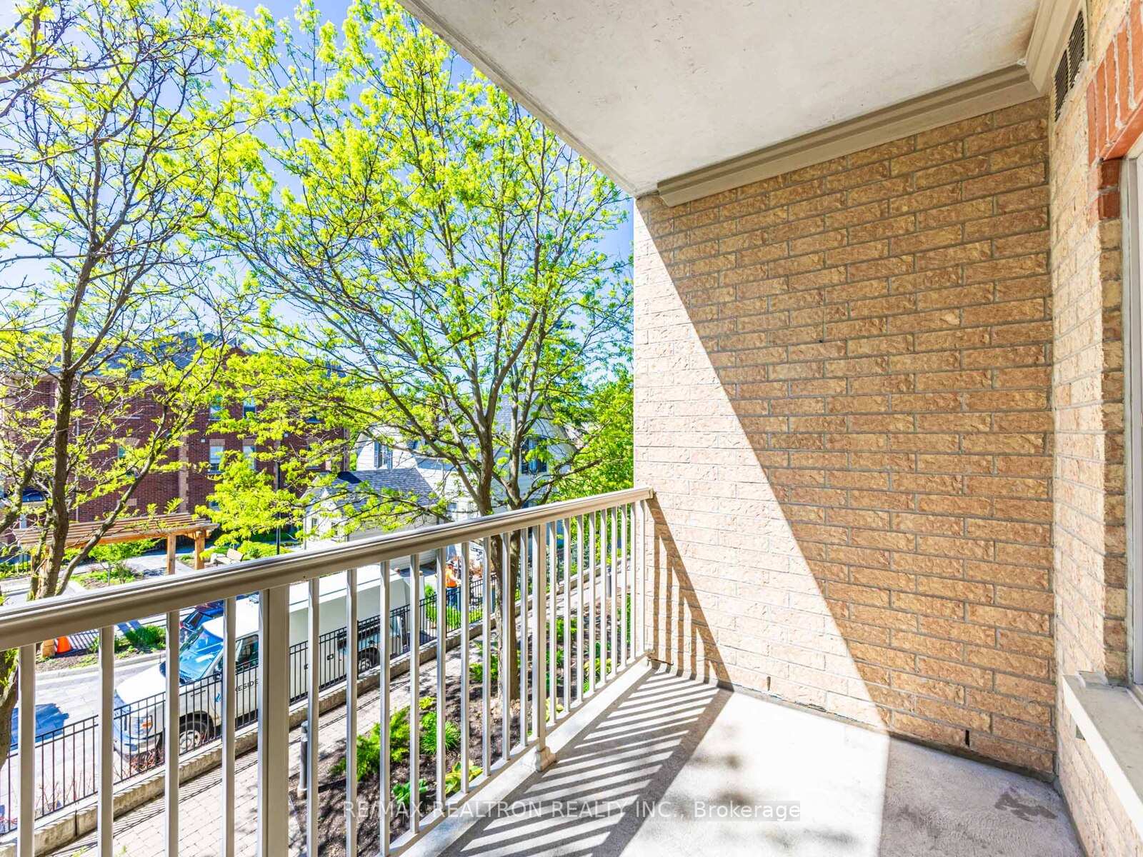 2 Bedrooms Condo at 9901 Keele, Vaughan For sale