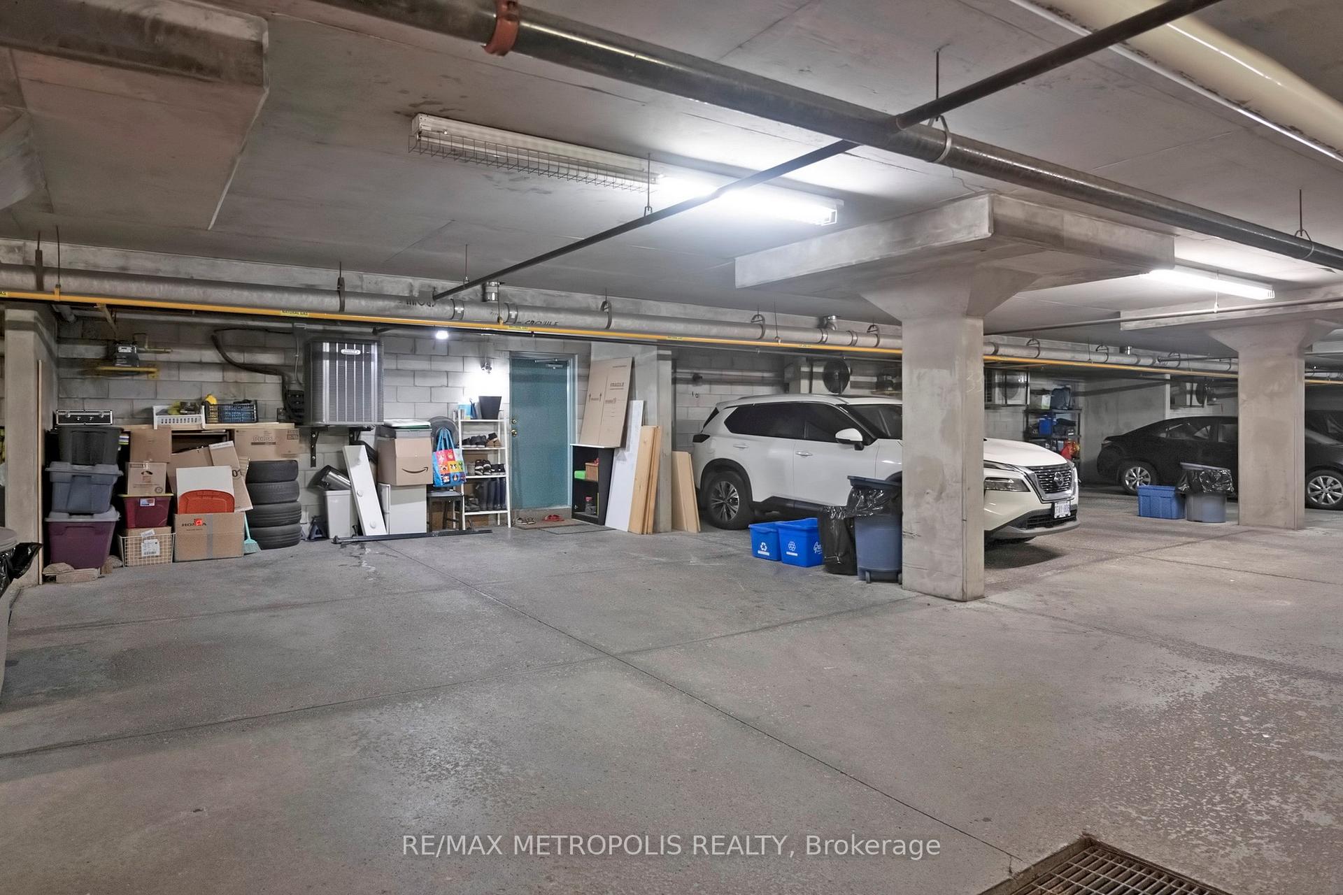 3 Bedrooms Condo at 735 New Westminster, Vaughan For sale