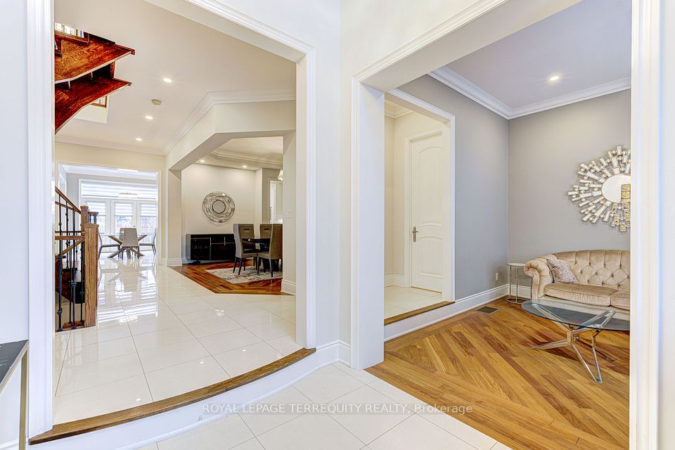 1371 Clearwater Crescent, Oakville, ON L6H 7J7