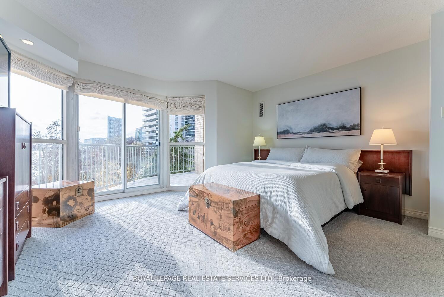 2 Bedrooms Condo at 2190 Lakeshore,  Burlington For sale