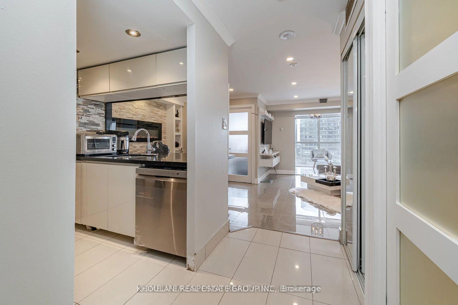 3 Bedrooms Condo at 265 ENFIELD, Mississauga For sale