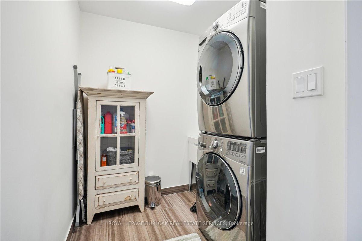 3 Bedrooms Condo at 2086 Ghent, Burlington For sale
