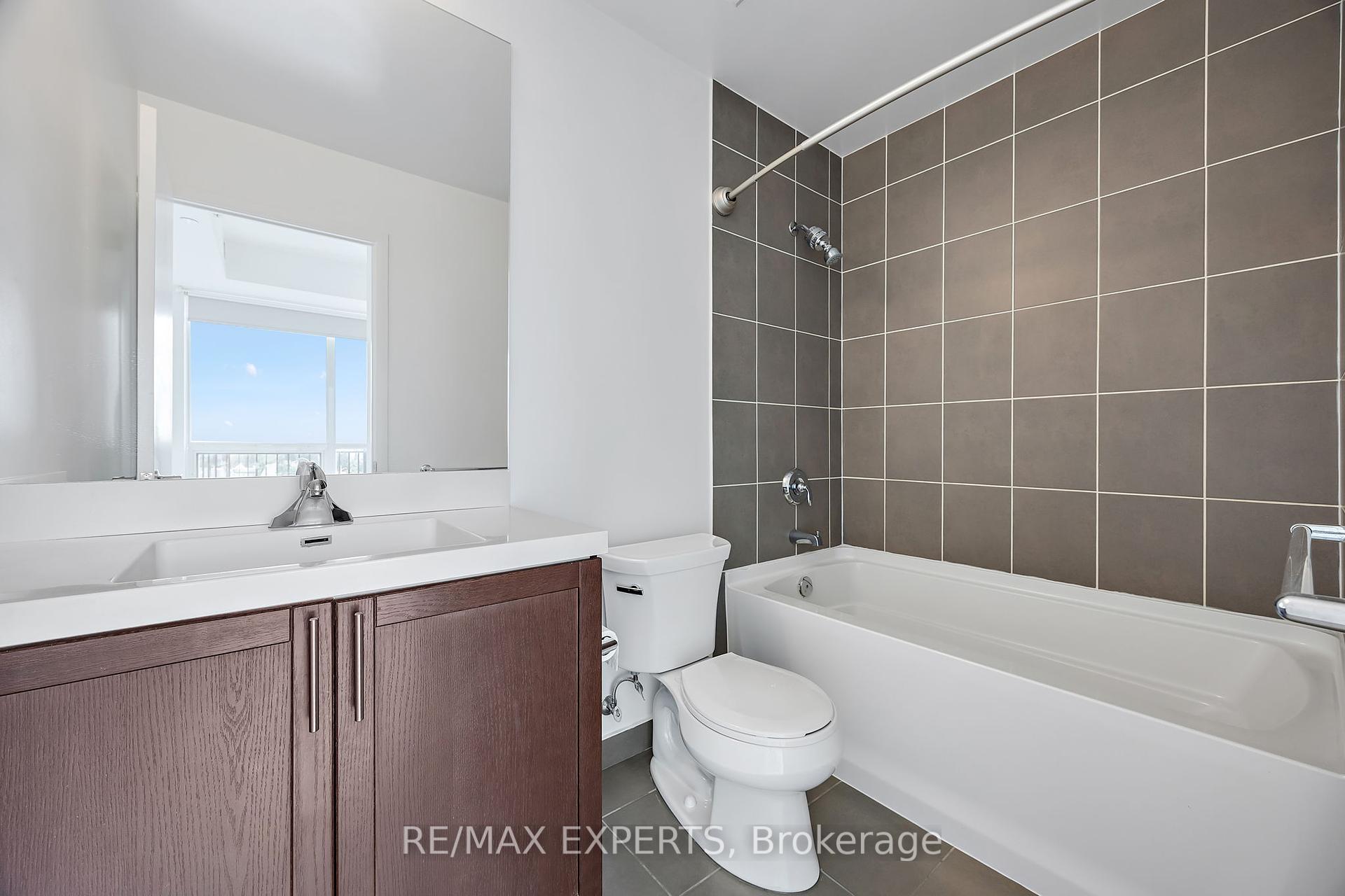3 Bedrooms Condo at 36 Via Bagnato, Toronto For sale