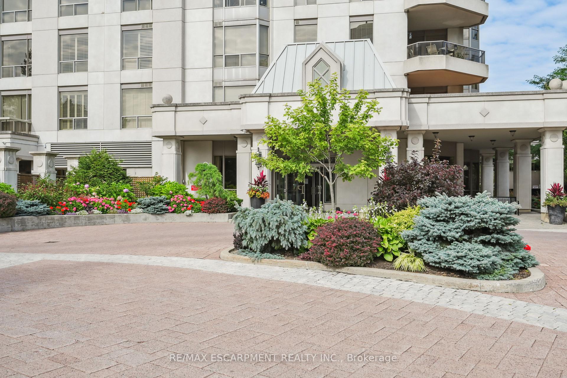 1 Bedroom Condo at 1900 The Collegeway, Mississauga For sale