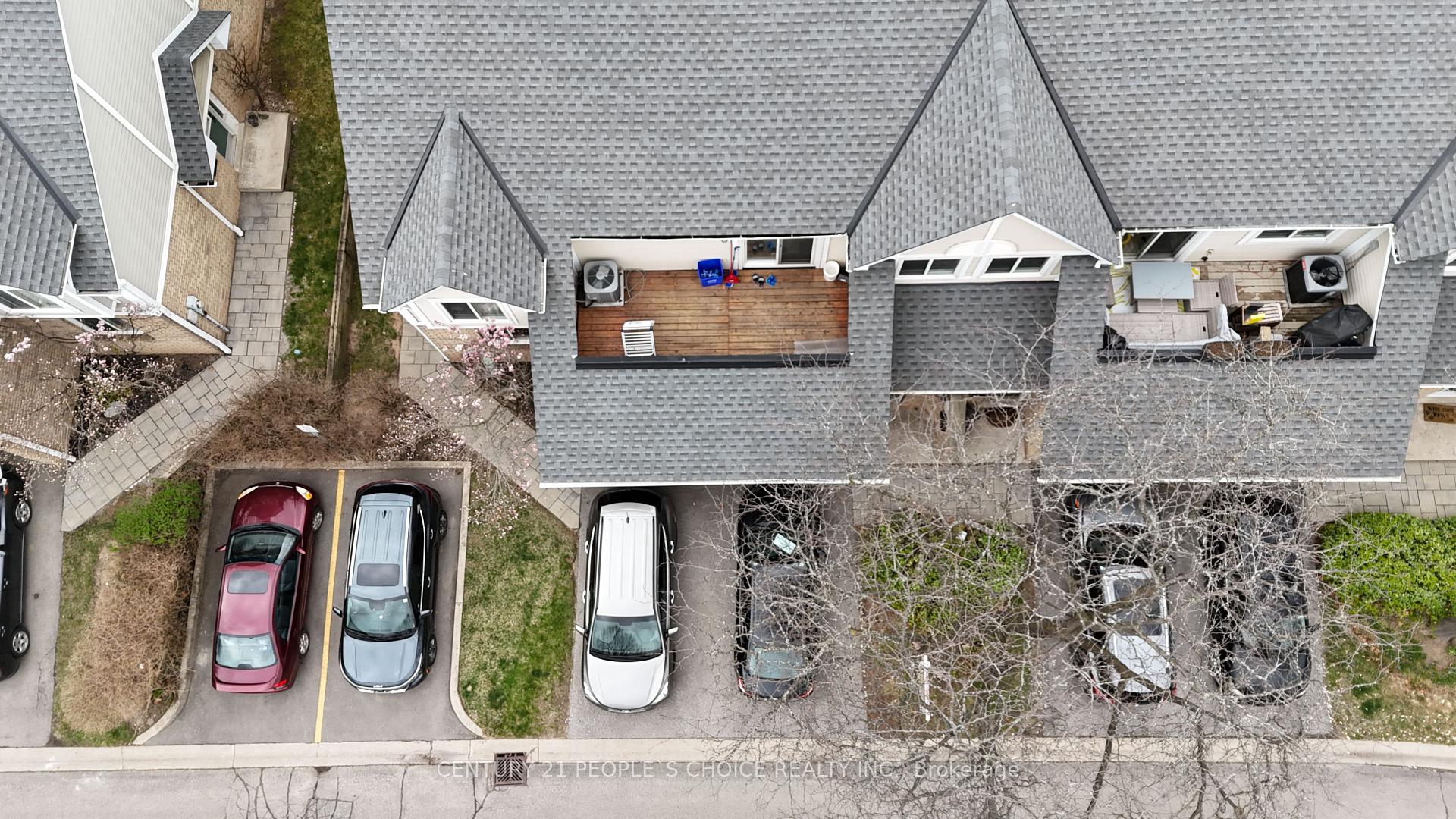 3 Bedrooms Condo at 2530 Northampton, Burlington For sale