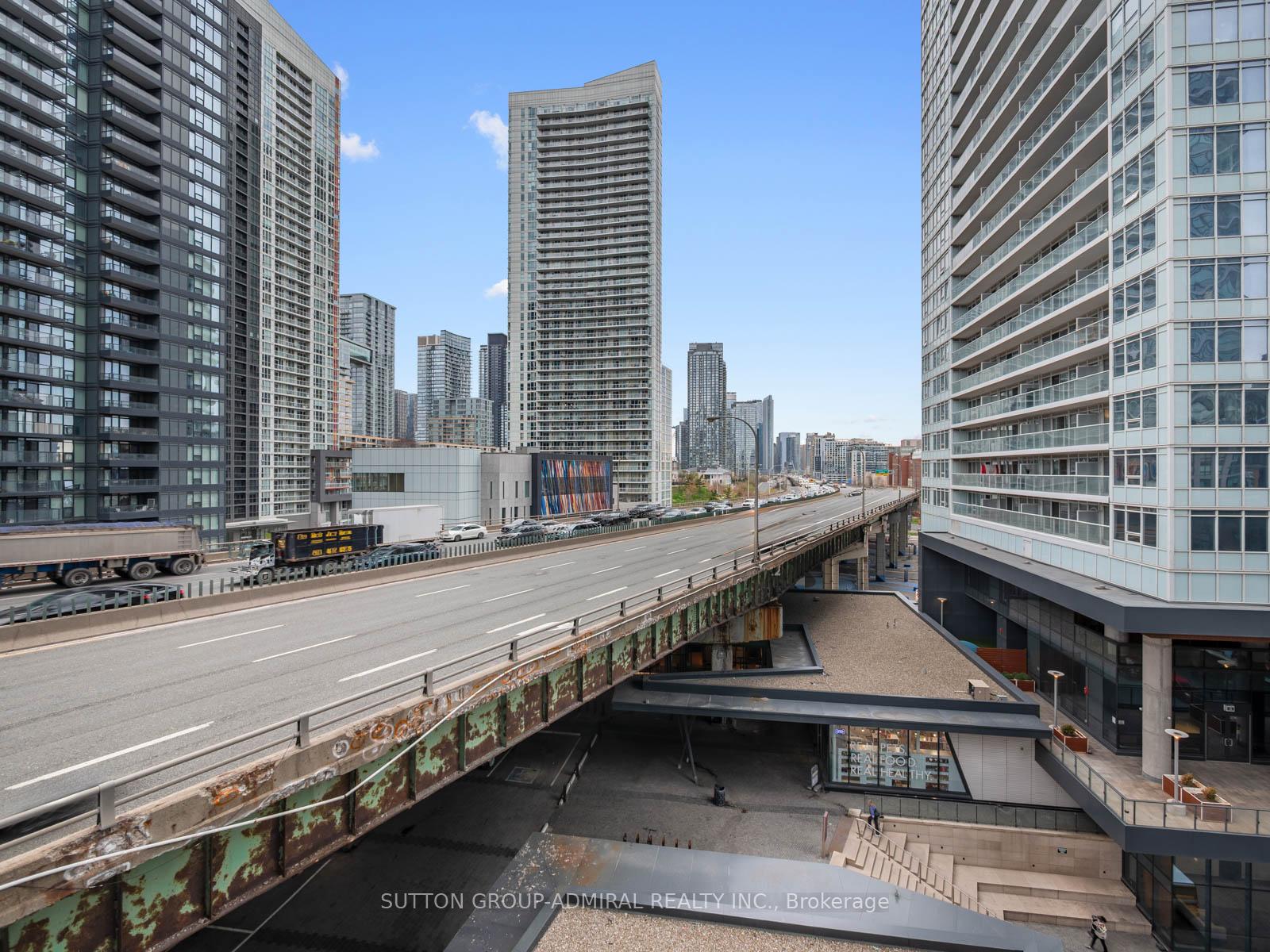 2 Bedrooms Condo at 19 Bathurst, Toronto For sale