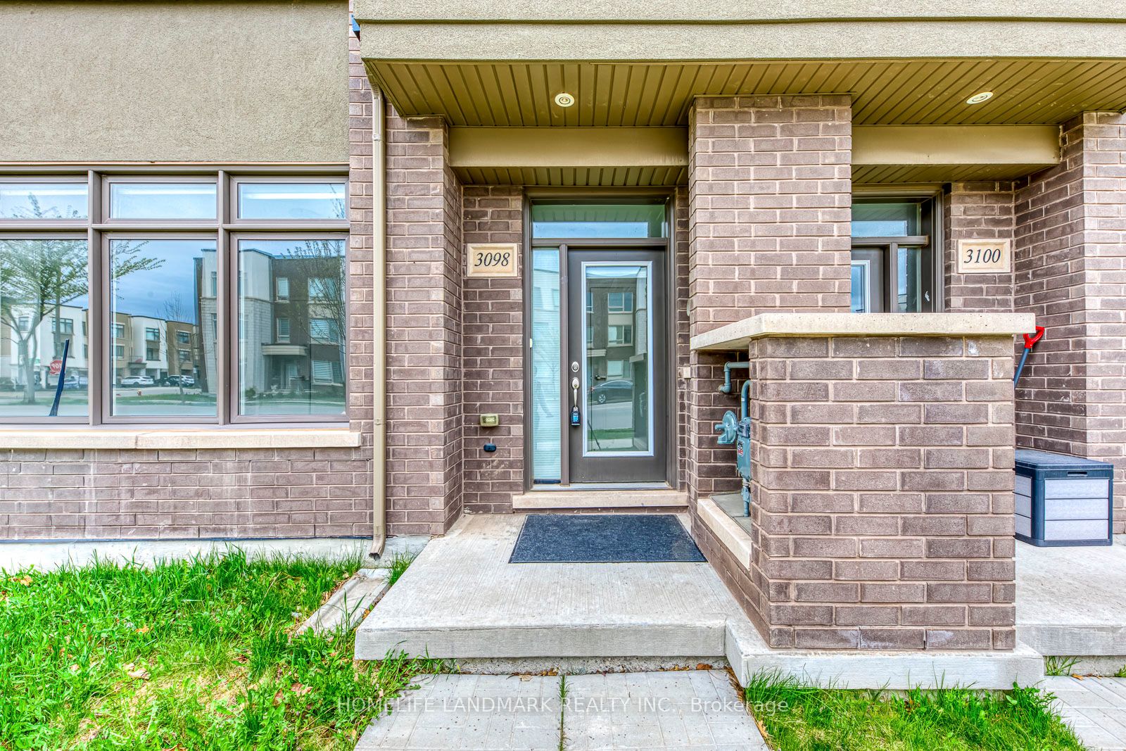 3098 Ernest Appelbe Boulevard