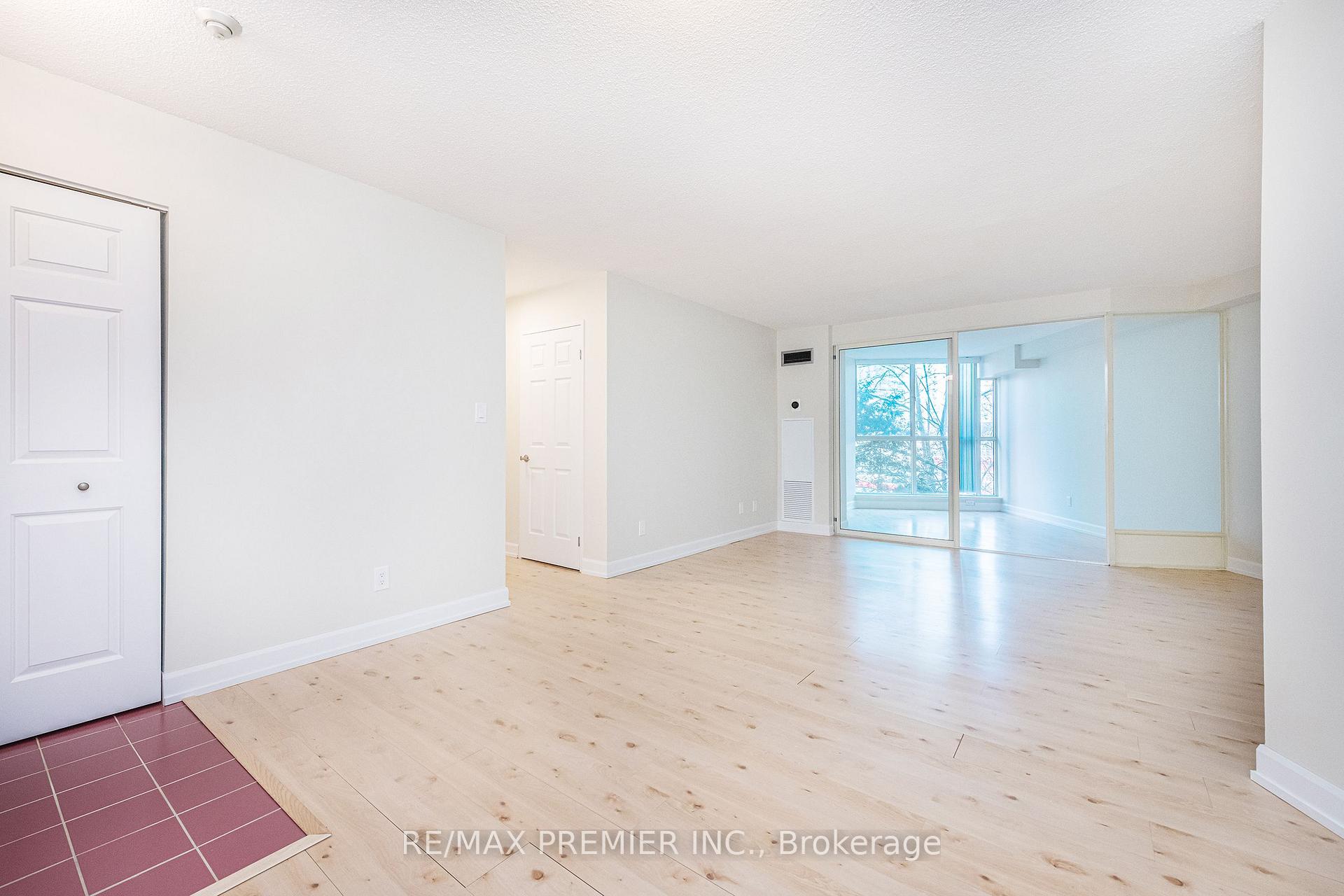 2 Bedrooms Condo at 20 Southport,  Toronto For sale