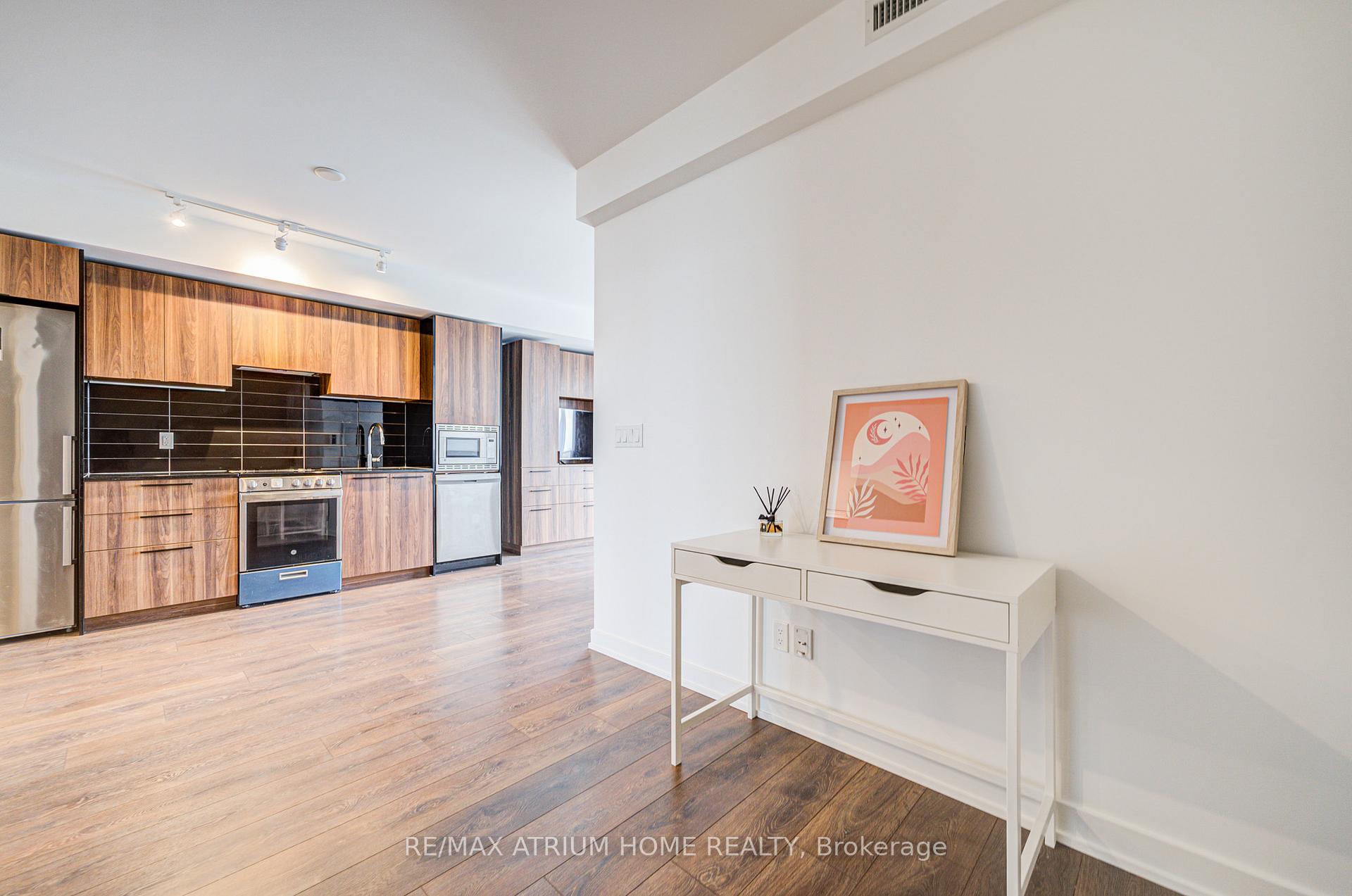 2 Bedrooms Condo at 501 Yonge, Toronto For sale