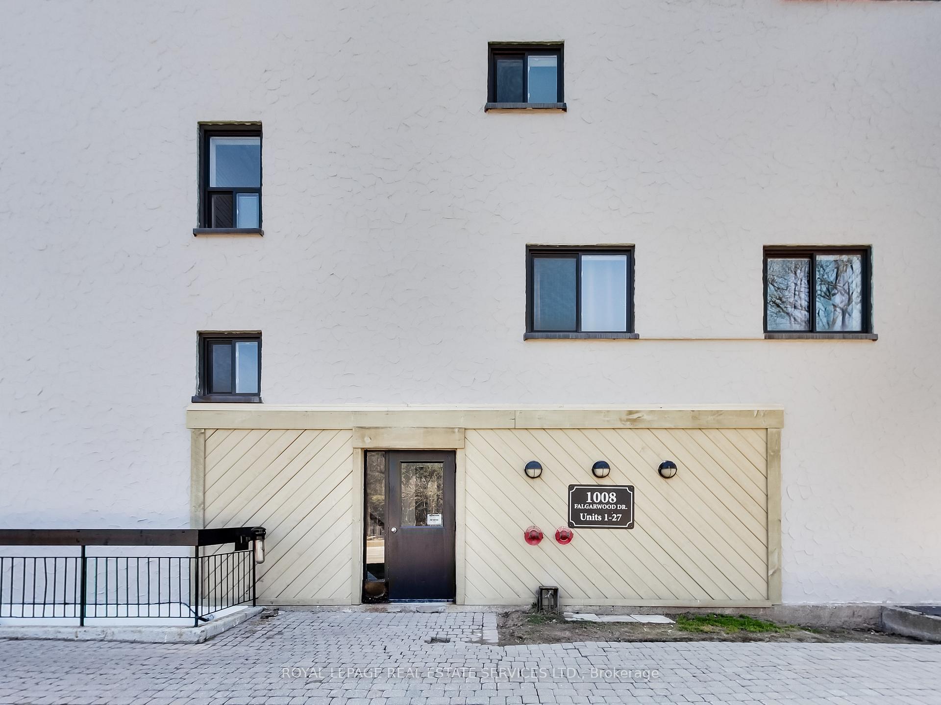 3 Bedrooms Condo at 1008 Falgarwood,  Oakville For sale