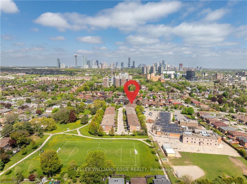 3 Bedrooms Condo at 230 Paisley, Mississauga For sale