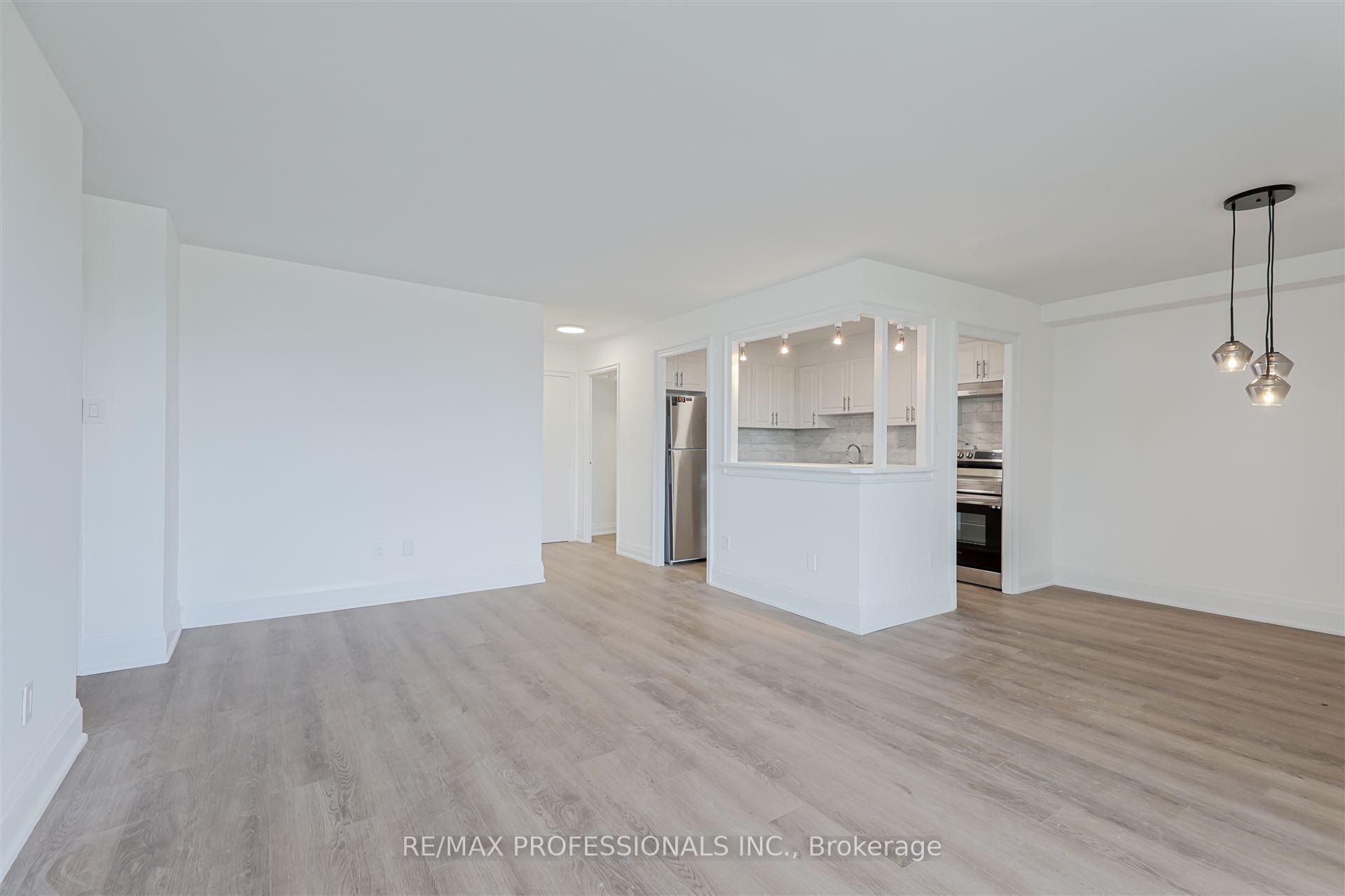 3 Bedrooms Condo at 11 Neilson, Toronto For sale