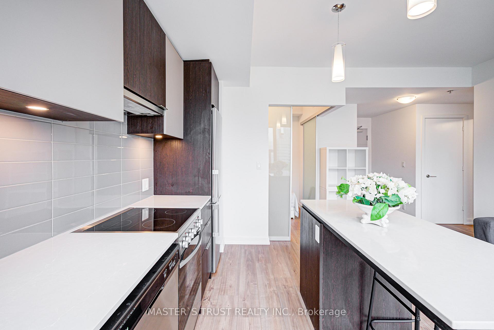 2 Bedrooms Condo at 203 College, Toronto For sale