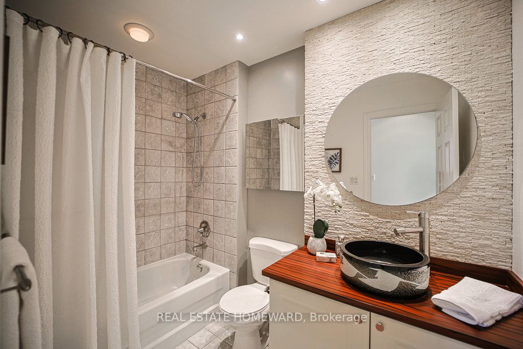 1 Leaside Park Drive, #209