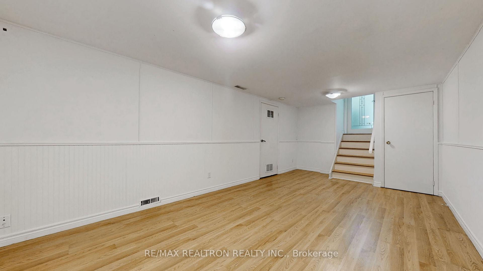 3 Bedrooms Condo at 1894 Kirkwall, Mississauga For sale
