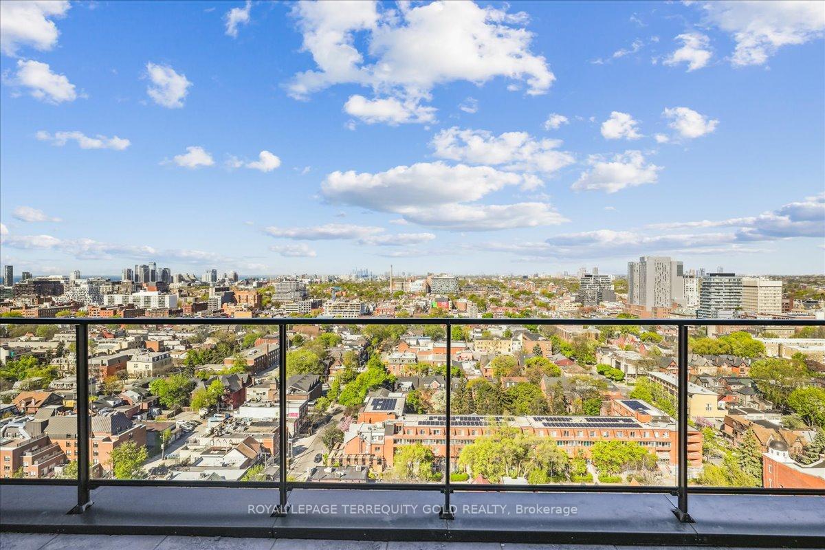 3 Bedrooms Condo at 195 McCaul, Toronto For sale