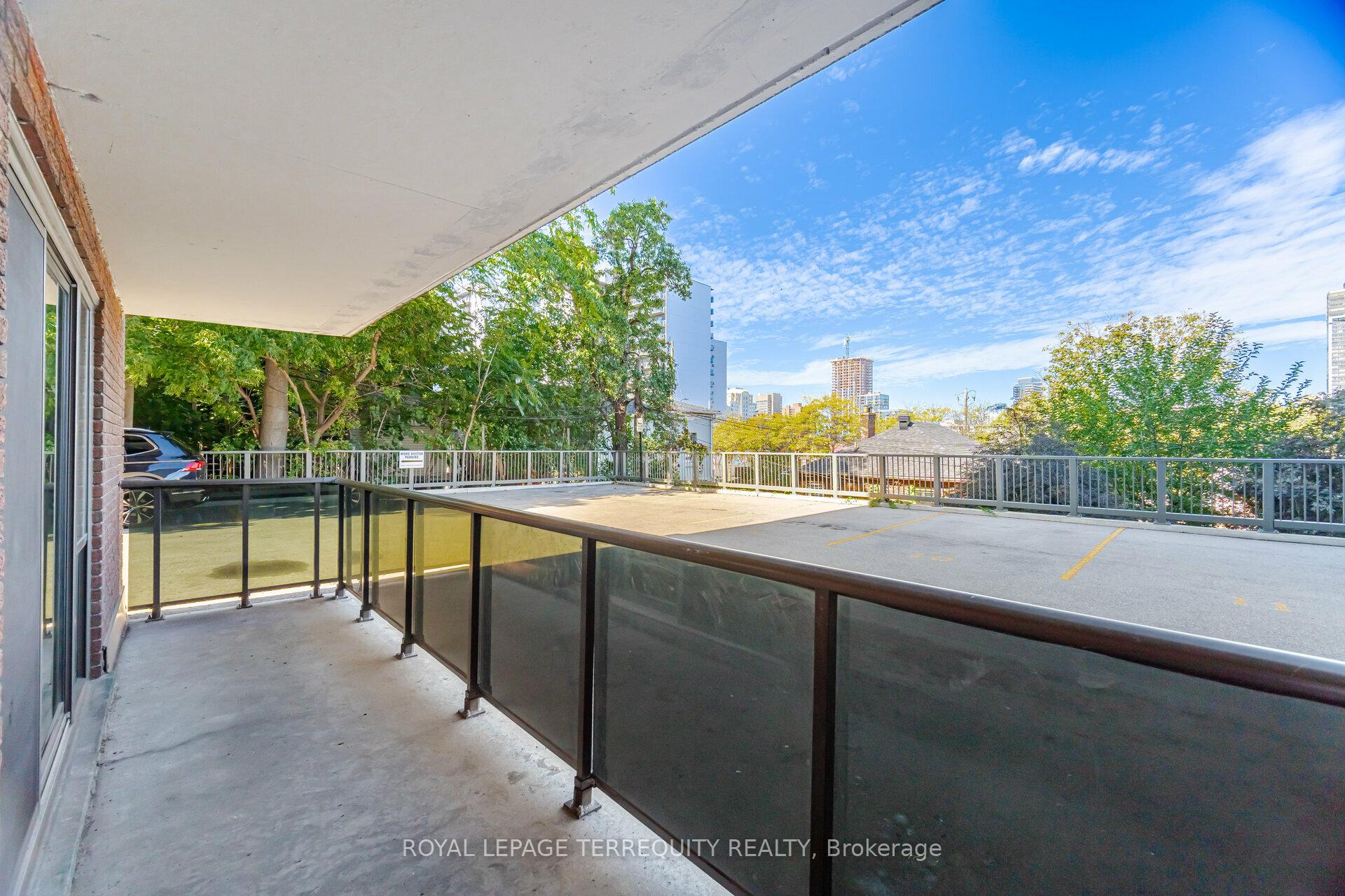 2 Bedrooms Condo at 81 Charlton, Hamilton For sale