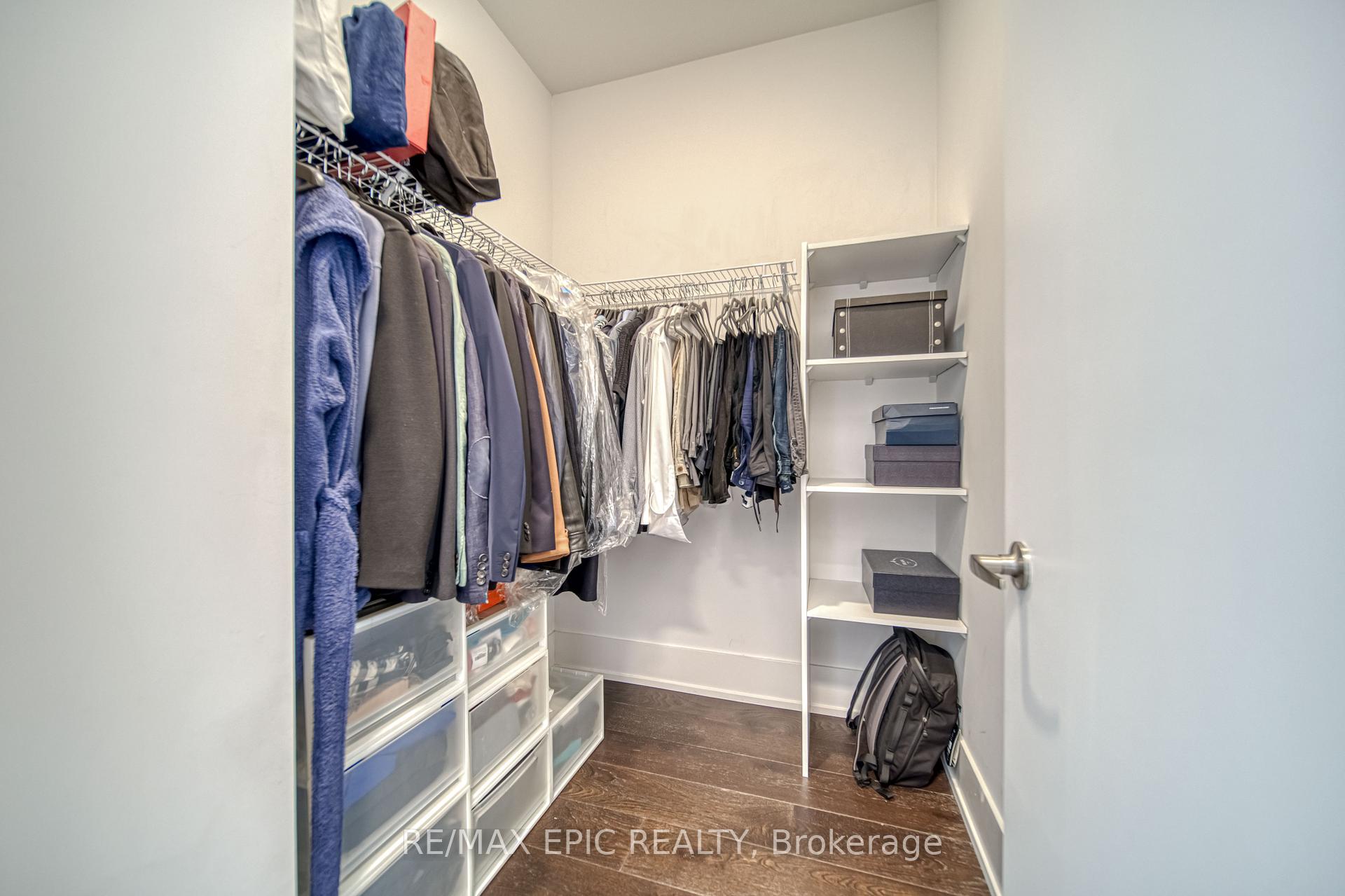 3 Bedrooms Condo at 165 Pears, Toronto For sale
