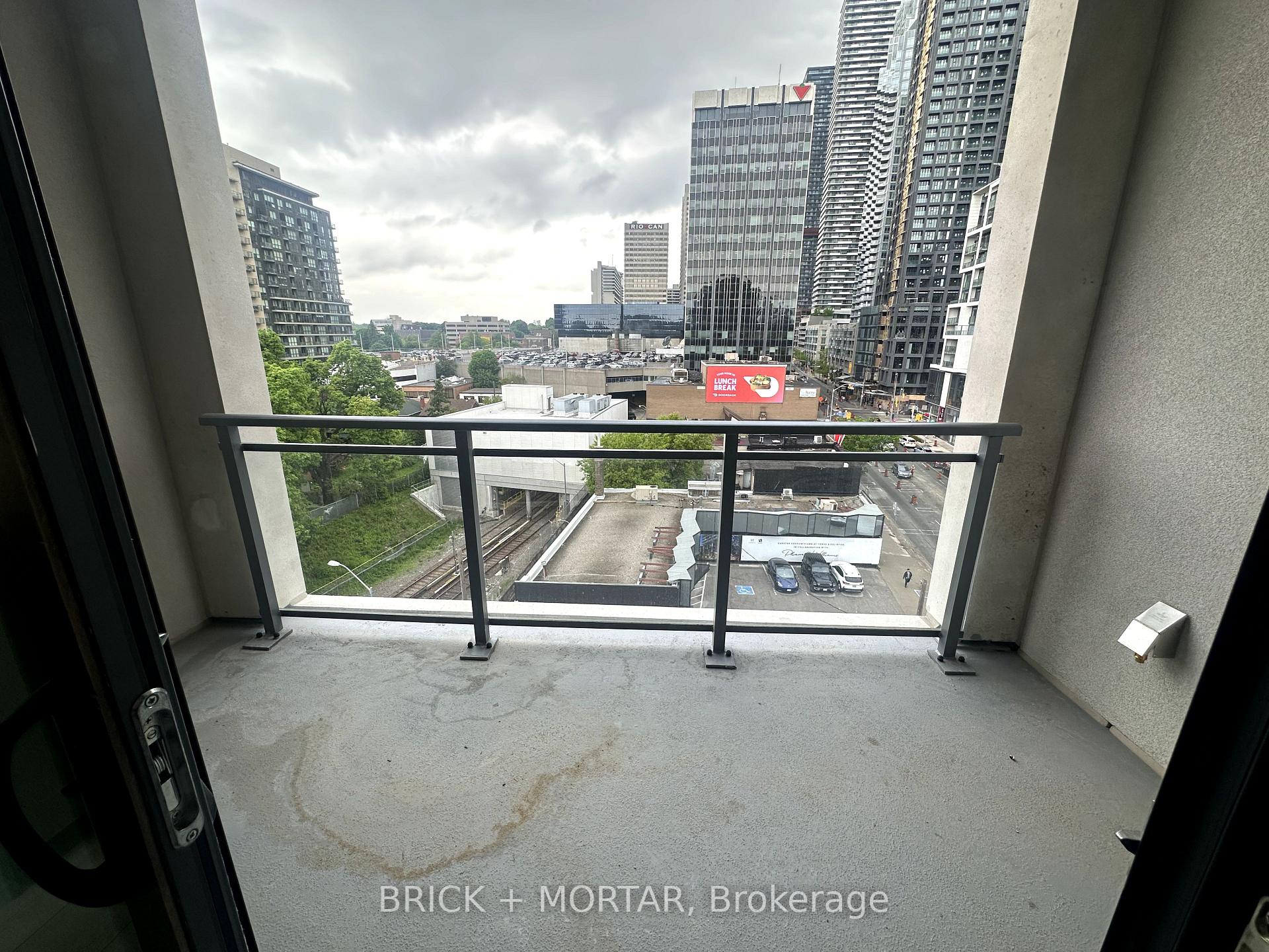 2 Bedrooms Condo at 1 Hillsdale, Toronto For sale