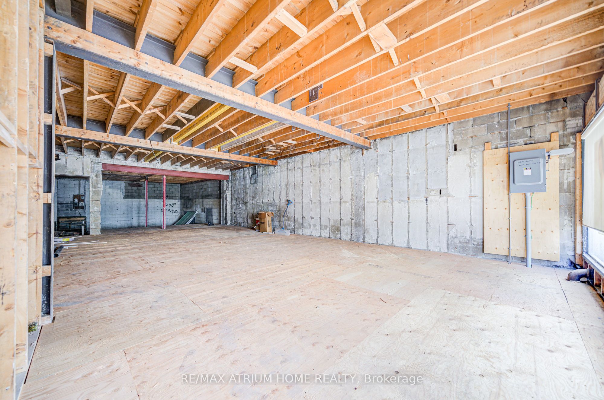 1685 Avenue Road, #Main