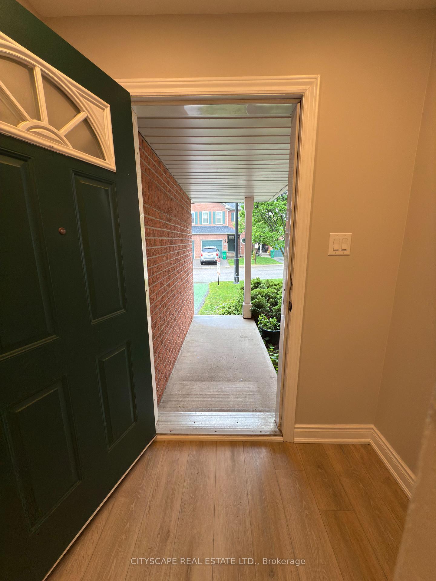4 Bedrooms Condo at 5659 Glen Erin, Mississauga For sale